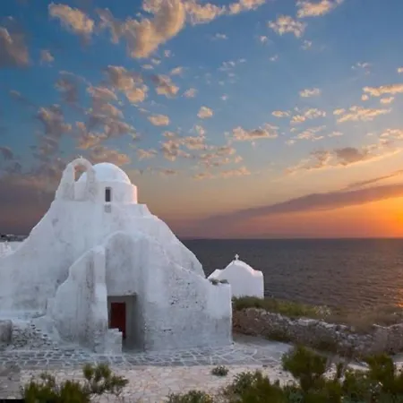 Vila Veneta & Mykonos Town
